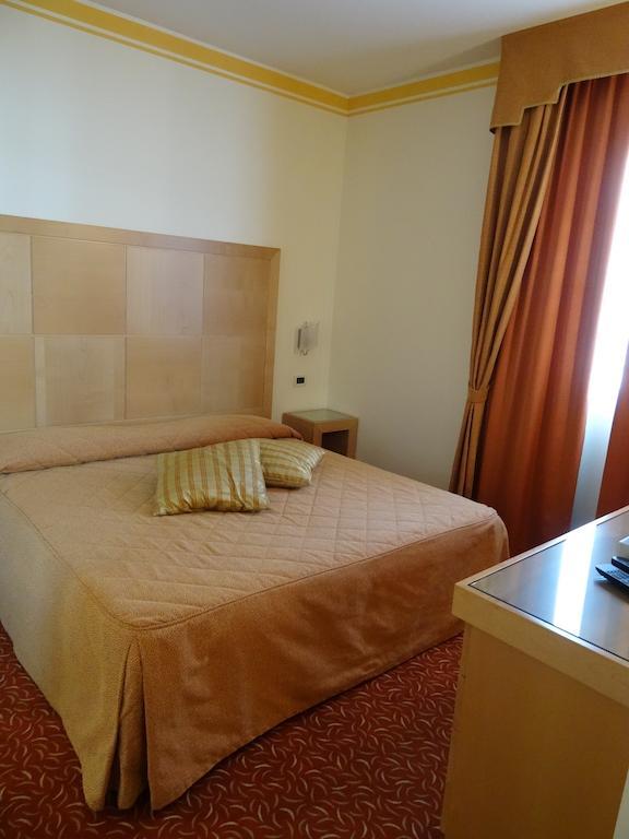 Hotel Roma Cividale del Friuli Стая снимка
