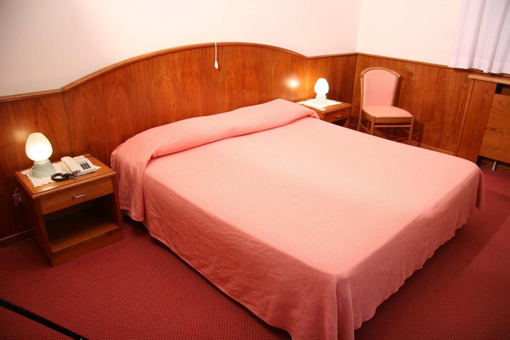 Hotel Roma Cividale del Friuli Стая снимка