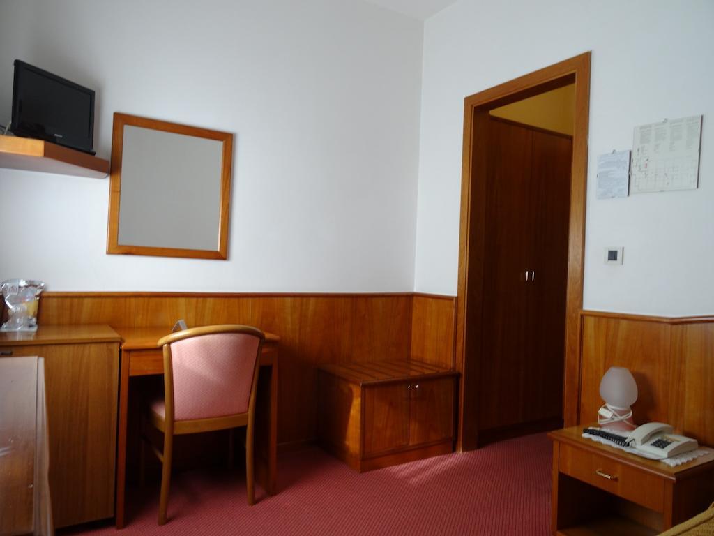 Hotel Roma Cividale del Friuli Стая снимка