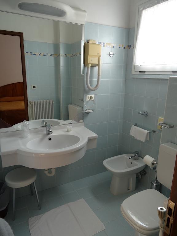 Hotel Roma Cividale del Friuli Стая снимка